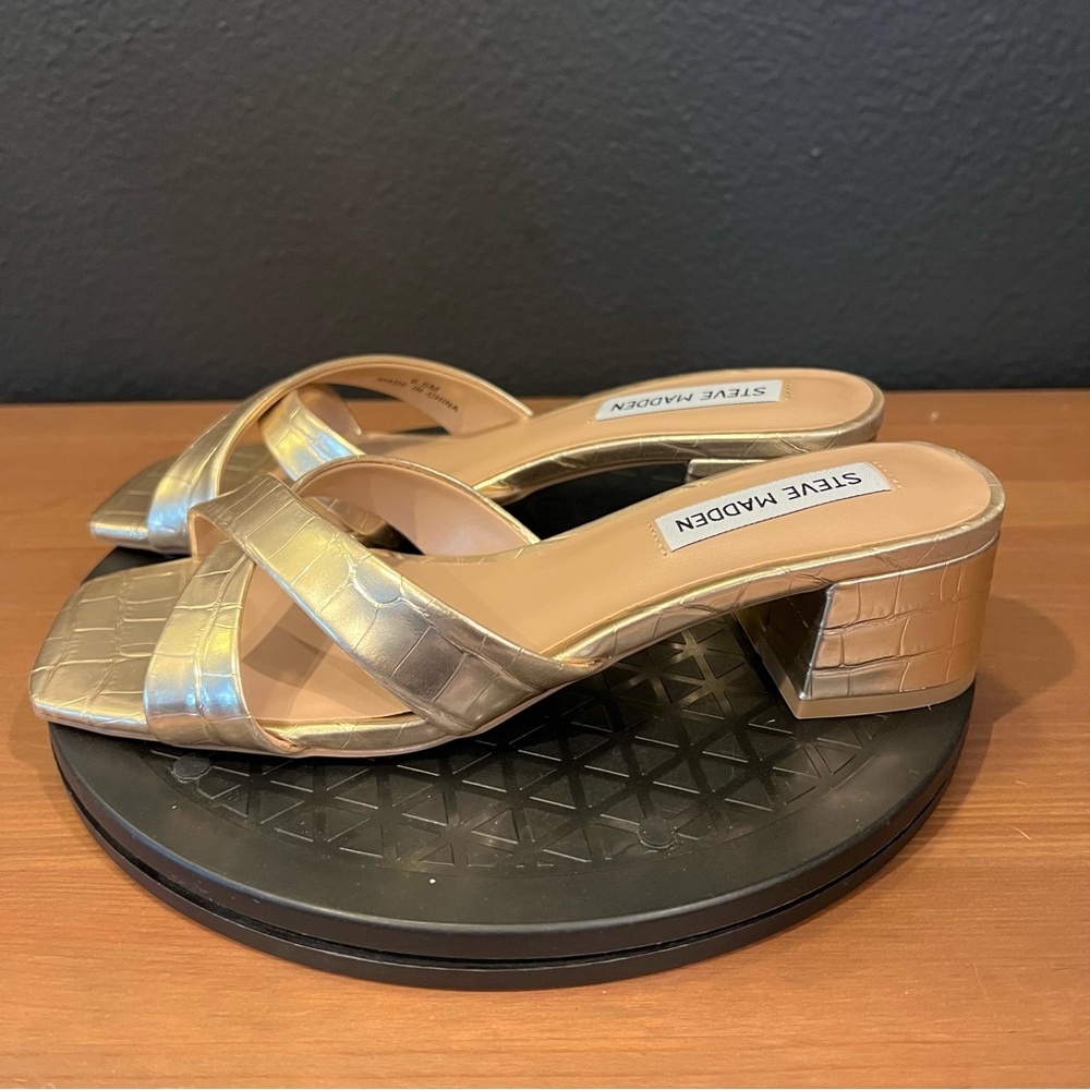 Steve Madden Women’s Gold Gaia Open Toe Cross Strap Block Heels Thongs Size 6.5M